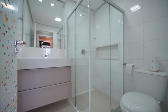 Banheiro da Suíte 2 de apartamento para alugar com 3 quartos, 117m² em Barreiros, São José