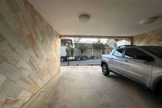 Casa para alugar com 4 quartos, 300m² em Planalto, Belo Horizonte