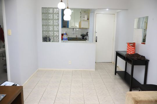 Sala de apartamento para alugar com 3 quartos, 68m² em Stiep, Salvador