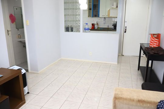 Sala de apartamento para alugar com 3 quartos, 68m² em Stiep, Salvador