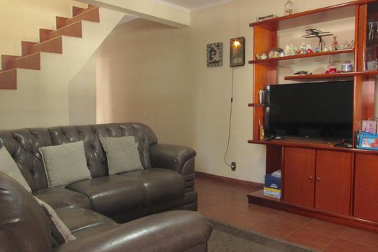 Casa à venda com 3 quartos, 231m² em Veloso, Osasco