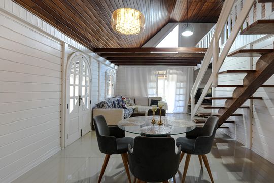 Casa de Condomínio para alugar com 4 quartos, 800m² em Residencial Estância Bom Repouso, Mogi das Cruzes