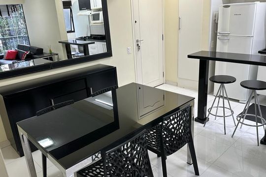 Cozinha de apartamento à venda com 2 quartos, 56m² em Itaim Bibi, São Paulo