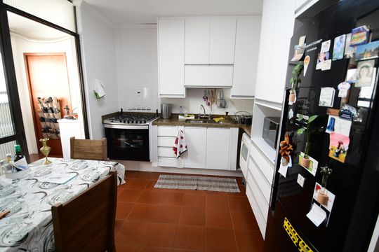 Cozinha de apartamento à venda com 4 quartos, 198m² em Cambuí, Campinas