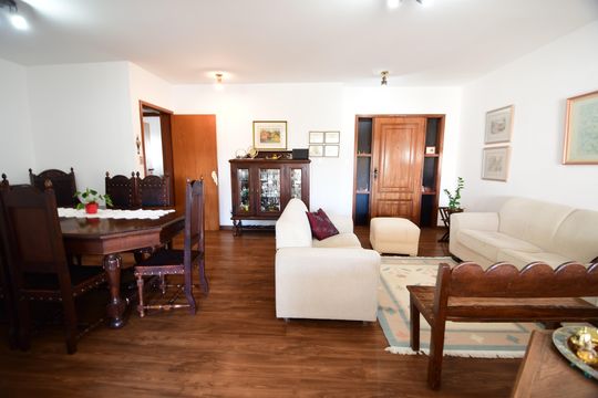 Apartamento à venda com 4 quartos, 198m² em Cambuí, Campinas
