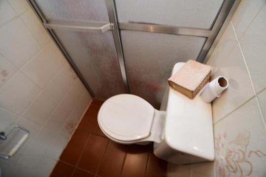 Banheiro de serviço de apartamento à venda com 4 quartos, 198m² em Cambuí, Campinas