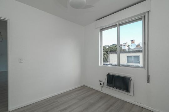 Quarto de apartamento à venda com 1 quarto, 36m² em Vila Jardim, Porto Alegre