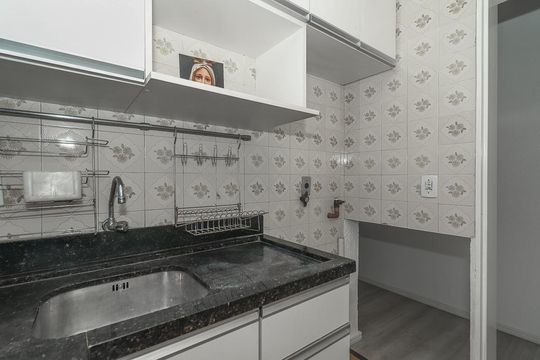 Cozinha de apartamento à venda com 1 quarto, 36m² em Vila Jardim, Porto Alegre