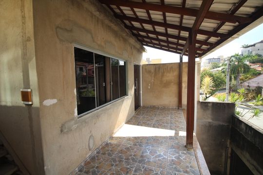 Varanda de casa à venda com 3 quartos, 305m² em Jardim Riacho das Pedras, Contagem