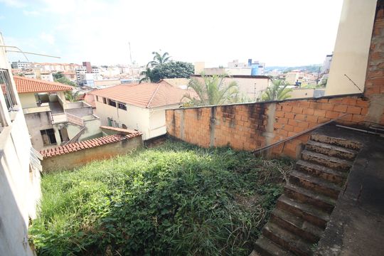 Quintal de casa à venda com 3 quartos, 305m² em Jardim Riacho das Pedras, Contagem