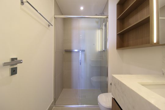 Banheiro de apartamento para alugar com 1 quarto, 44m² em Indianópolis, São Paulo