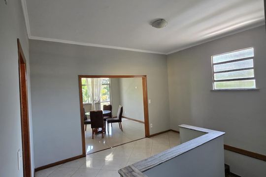 Sala de casa de condomínio à venda com 5 quartos, 507m² em Jacarepaguá, Rio de Janeiro