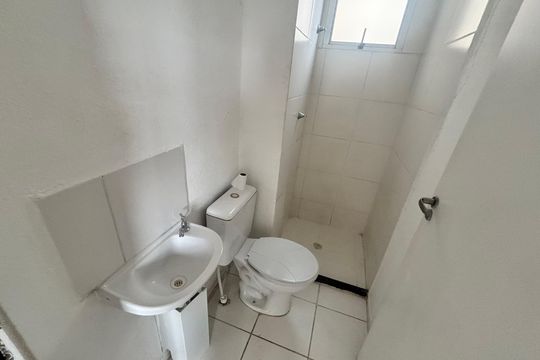 Banheiro de apartamento à venda com 2 quartos, 38m² em Vila Popular, São Paulo