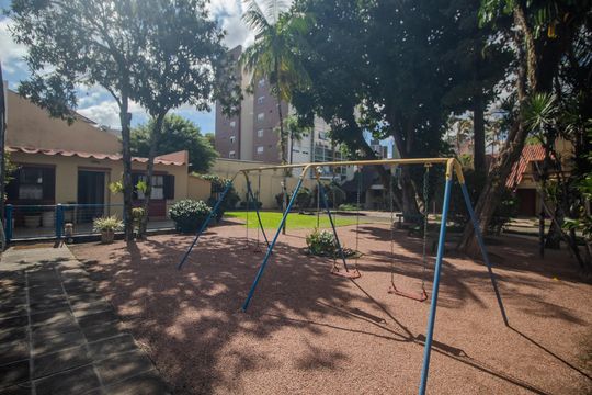 Área comum - Playground de casa de condomínio para alugar com 6 quartos, 440m² em Jardim Botânico, Porto Alegre