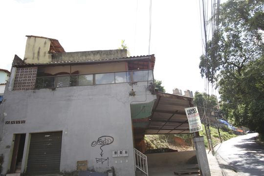 Fachada de casa para alugar com 4 quartos, 280m² em Nova Gameleira, Belo Horizonte