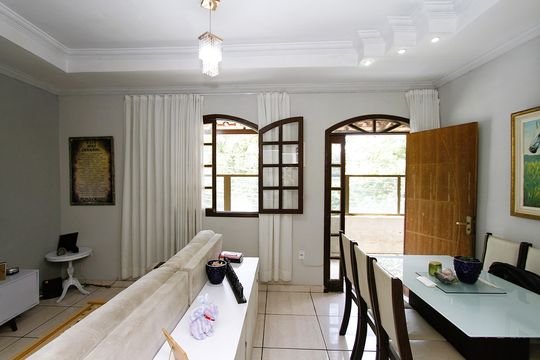 Sala de casa para alugar com 4 quartos, 280m² em Nova Gameleira, Belo Horizonte