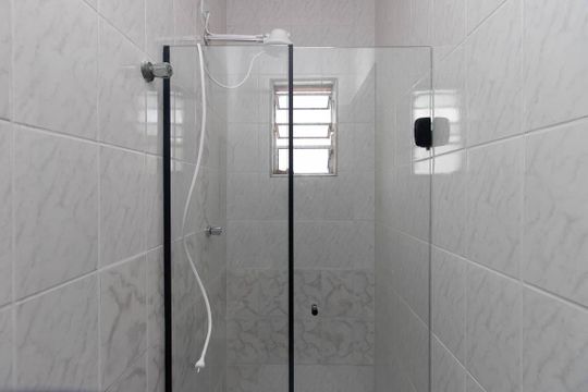 Banheiro de kitnet/studio para alugar com 1 quarto, 20m² em Vila Maria Alta, São Paulo