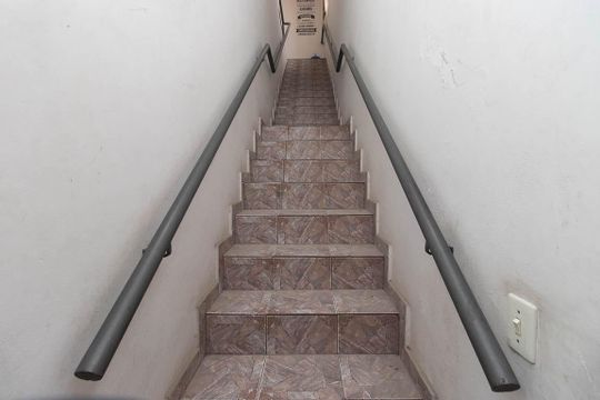 Escada de kitnet/studio para alugar com 1 quarto, 20m² em Vila Maria Alta, São Paulo