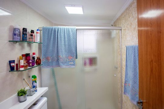 Banheiro de apartamento à venda com 2 quartos, 60m² em Conceição, Diadema