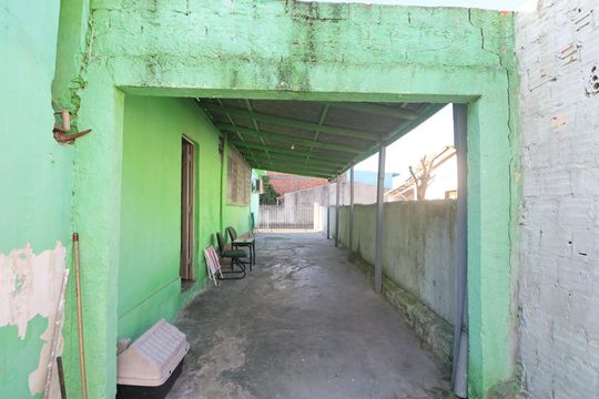 Área externa de casa à venda com 5 quartos, 90m² em Estância Velha, Canoas