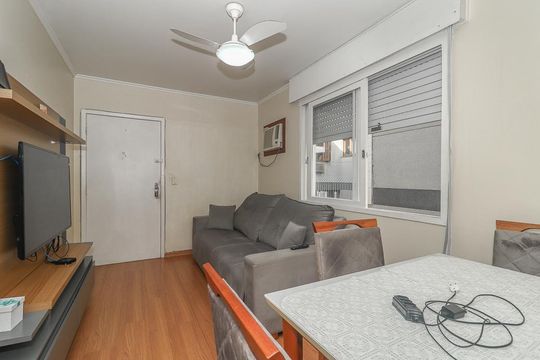 Sala de apartamento à venda com 1 quarto, 45m² em Vila Ipiranga, Porto Alegre