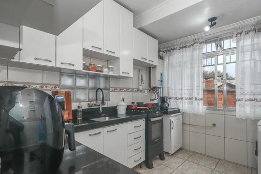 Cozinha de apartamento à venda com 1 quarto, 45m² em Vila Ipiranga, Porto Alegre