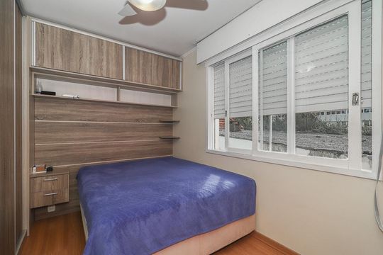 Quarto de apartamento à venda com 1 quarto, 45m² em Vila Ipiranga, Porto Alegre