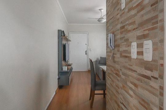 Corredor de apartamento à venda com 1 quarto, 45m² em Vila Ipiranga, Porto Alegre