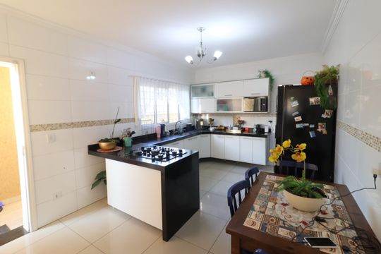 Cozinha de casa à venda com 4 quartos, 226m² em Vila Osasco, Osasco