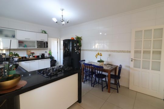 Cozinha de casa à venda com 4 quartos, 226m² em Vila Osasco, Osasco