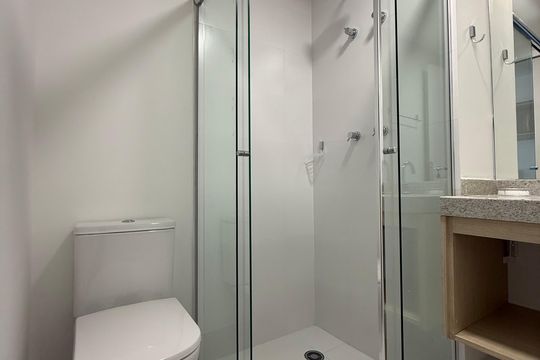 Banheiro de kitnet/studio para alugar com 1 quarto, 31m² em Higienópolis, São Paulo