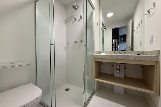 Banheiro de kitnet/studio para alugar com 1 quarto, 31m² em Higienópolis, São Paulo