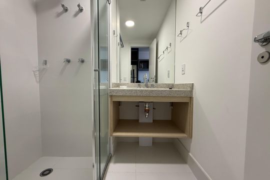 Banheiro de kitnet/studio para alugar com 1 quarto, 31m² em Higienópolis, São Paulo