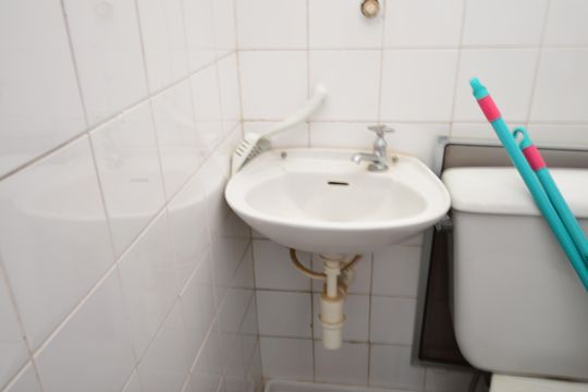 Banheiro de serviço de apartamento à venda com 3 quartos, 90m² em Jardim Flamboyant, Campinas