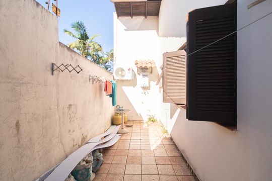 Área de Serviço de casa à venda com 4 quartos, 340m² em Espírito Santo, Porto Alegre