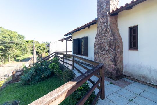 Fachada de casa à venda com 4 quartos, 340m² em Espírito Santo, Porto Alegre