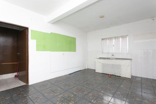 Cozinha 1 de casa à venda com 7 quartos, 271m² em Guaianases, São Paulo