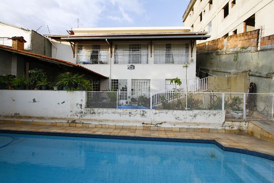 Casa à venda com 3 quartos, 400m² em Lagoinha, Belo Horizonte