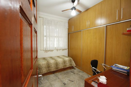 Quarto 1 de casa à venda com 3 quartos, 400m² em Lagoinha, Belo Horizonte