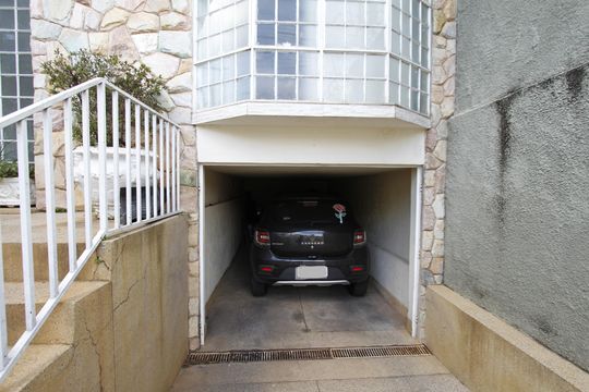 Garagem de casa à venda com 3 quartos, 400m² em Lagoinha, Belo Horizonte