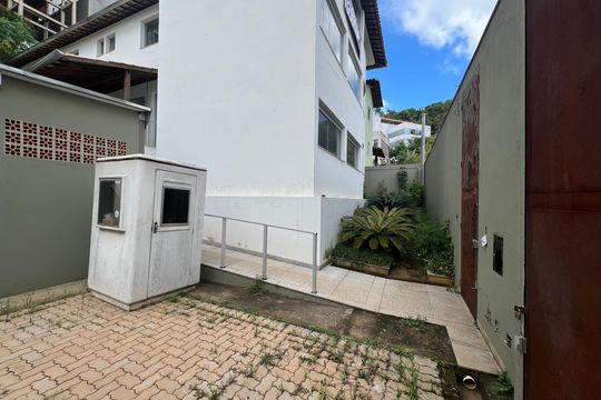 Casa para alugar com 7 quartos, 720m² em Santa Lúcia, Belo Horizonte