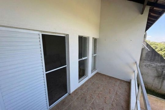 Varanda de casa para alugar com 2 quartos, 1000m² em Vila Cristina, Ferraz de Vasconcelos