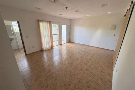 Casa para alugar com 2 quartos, 1000m² em Vila Cristina, Ferraz de Vasconcelos