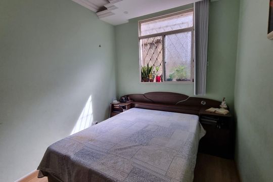 Quarto de apartamento à venda com 3 quartos, 55m² em Sagrada Família, Belo Horizonte