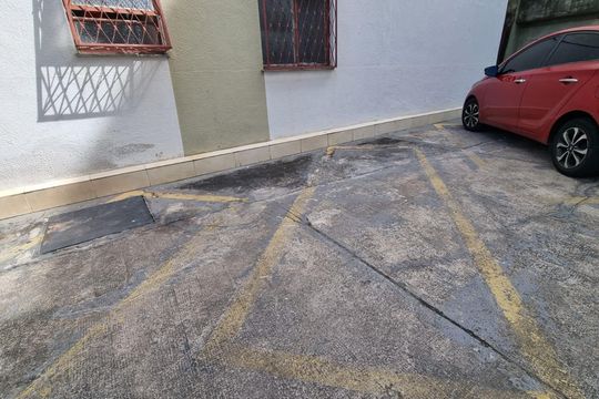 Garagem de apartamento à venda com 3 quartos, 55m² em Sagrada Família, Belo Horizonte