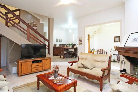 Casa à venda com 4 quartos, 242m² em Partenon, Porto Alegre