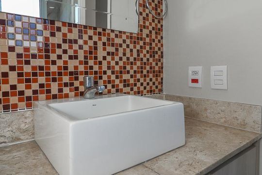 Banheiro da Suíte de apartamento para alugar com 3 quartos, 75m² em Sarandi, Porto Alegre