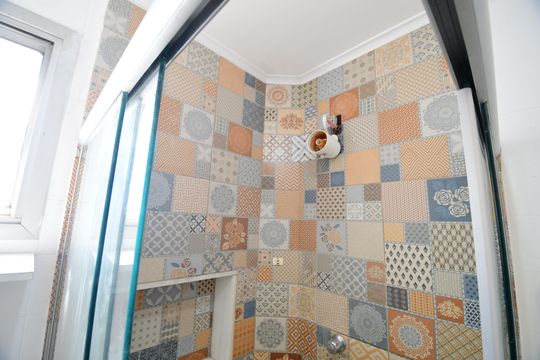 Banheiro de apartamento à venda com 1 quarto, 38m² em Centro, Campinas