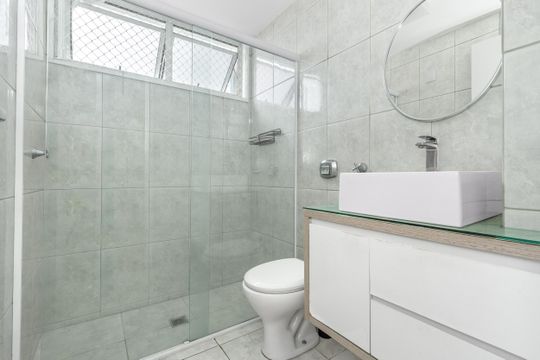 Banheiro de apartamento para alugar com 2 quartos, 60m² em Centro, Florianópolis