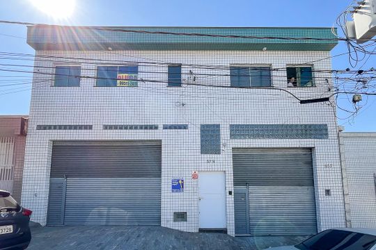 Fachada + plaquinha de apartamento para alugar com 2 quartos, 75m² em Cerâmica, São Caetano do Sul